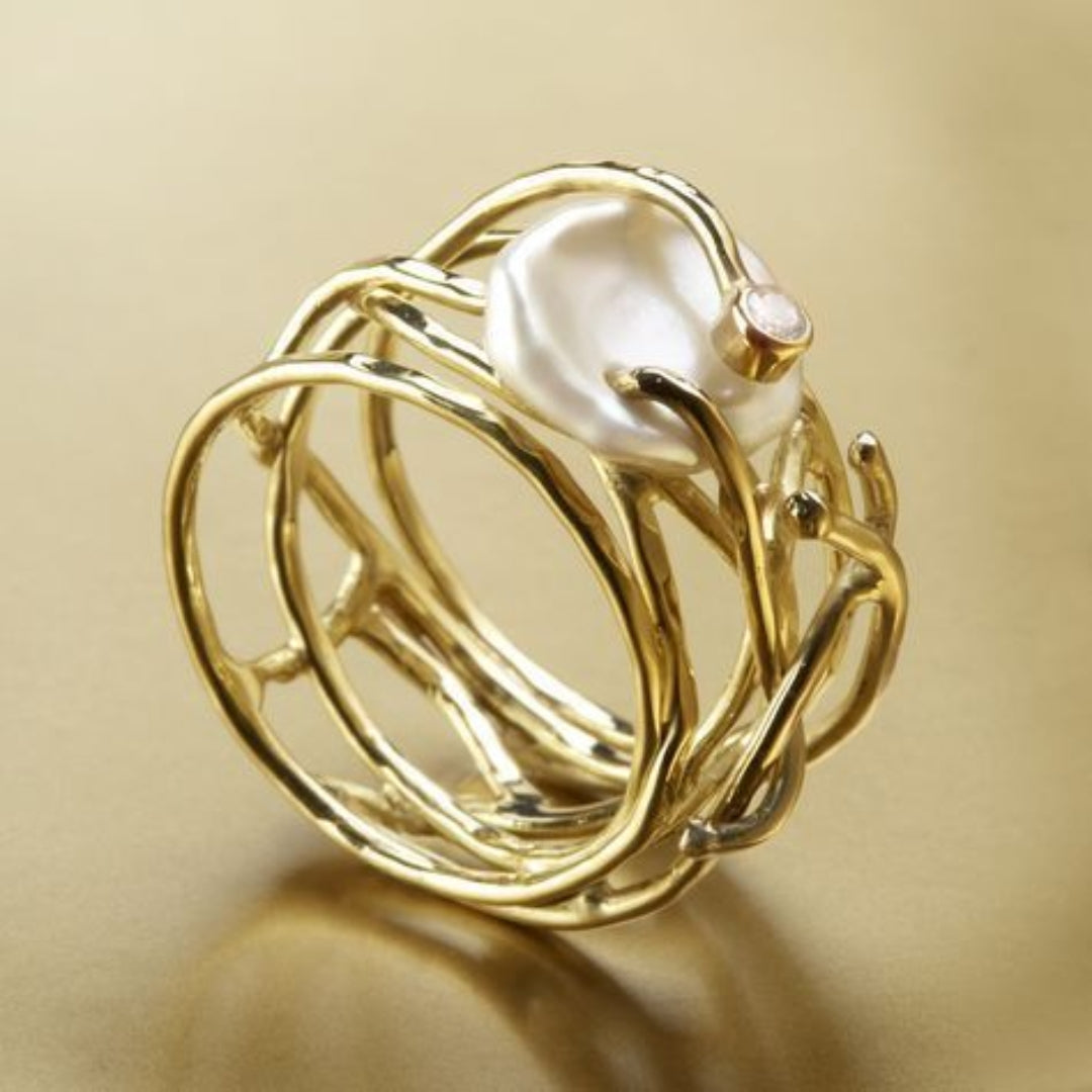 YASMERAH | ELEGANT GOLD AND PEARL RING
