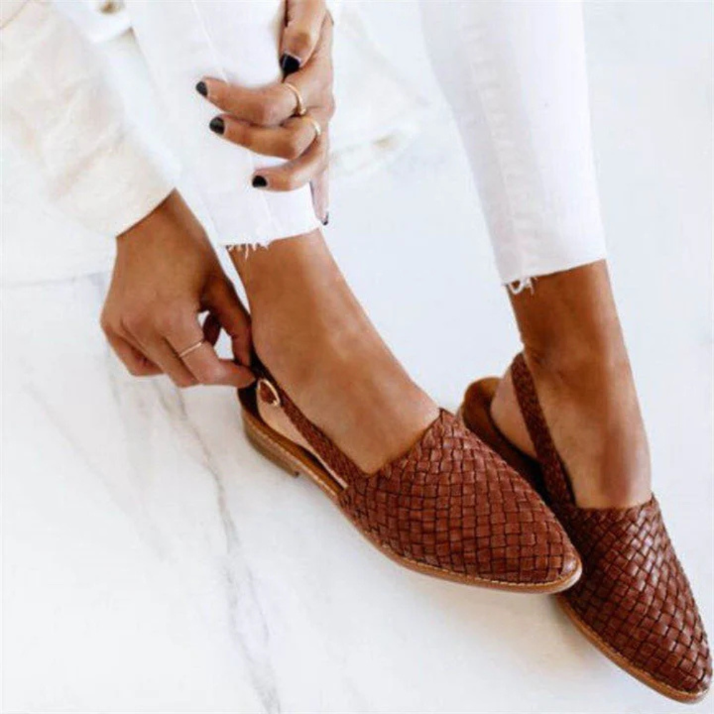 Brown / 11
