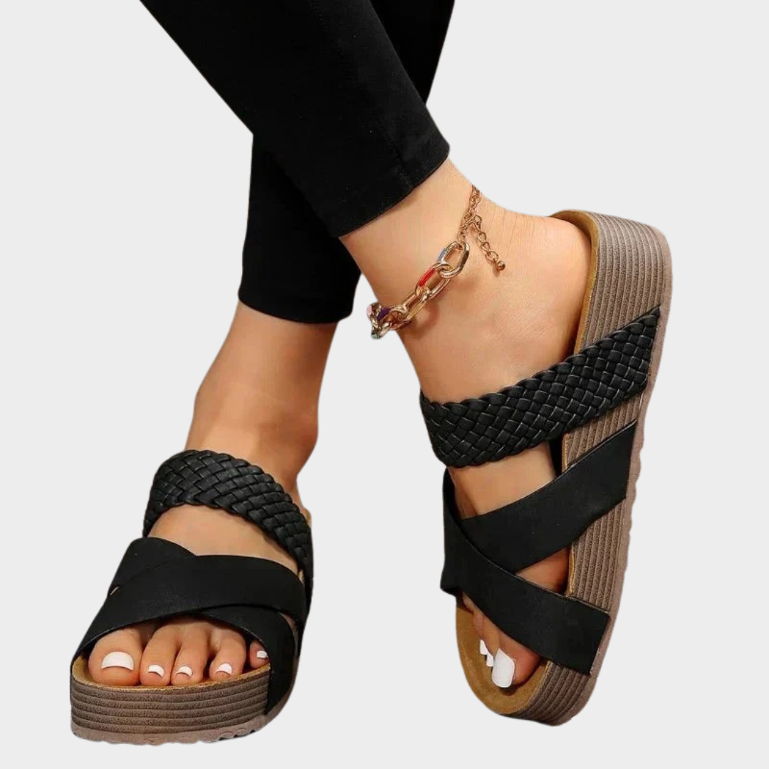 Black / 10