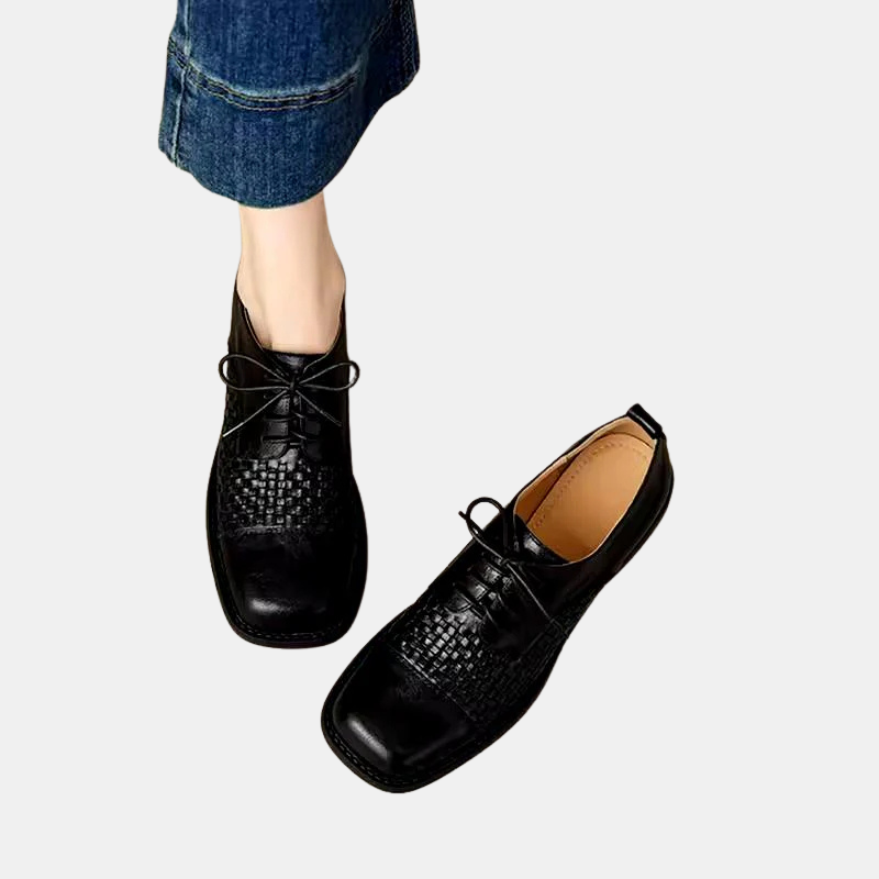 Black / 10