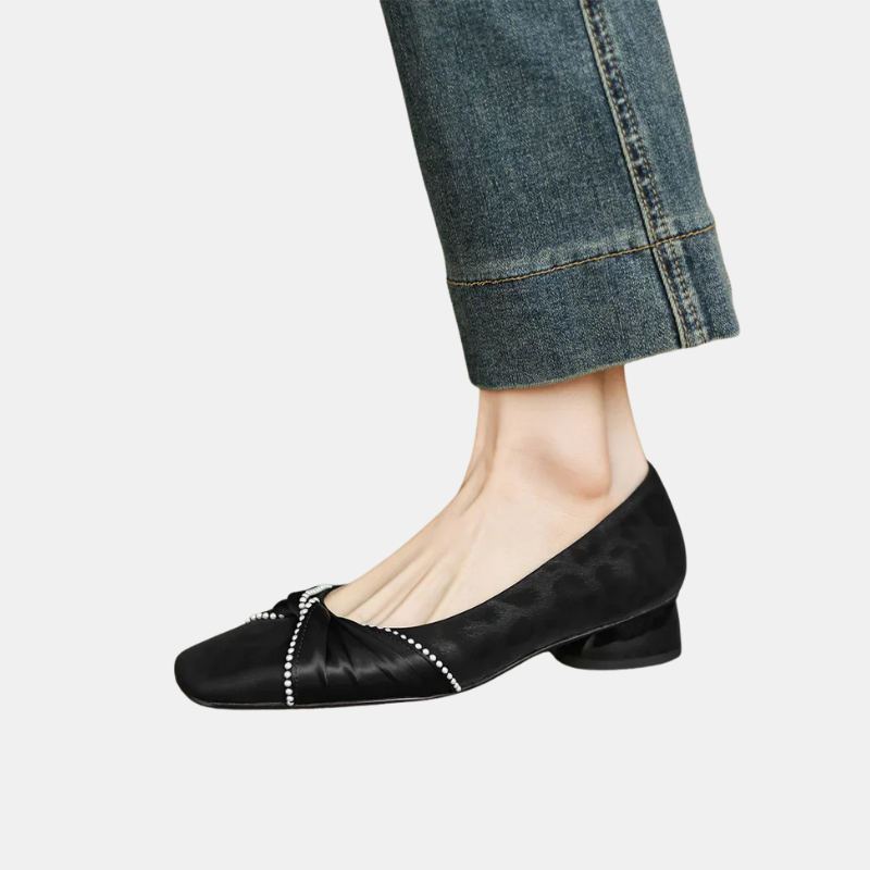 Black / 10