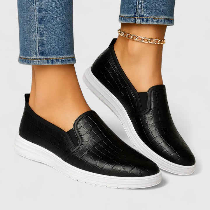 Black / 11