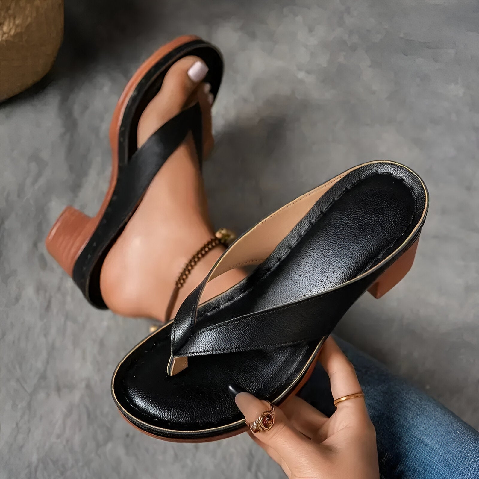 Black / 11