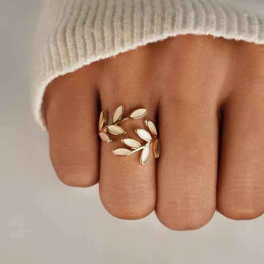 ANGEL | ELEGANT WHITE OPAL RING