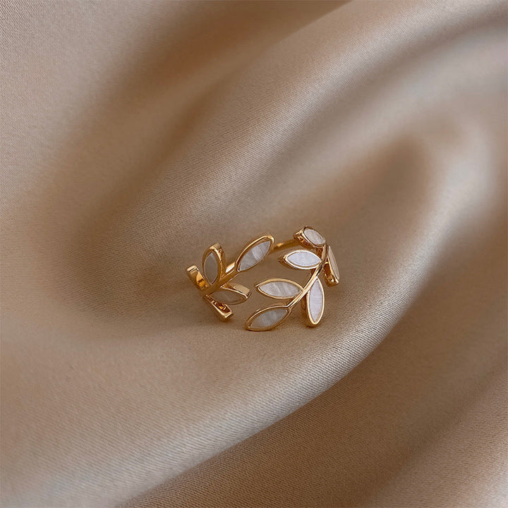 ANGEL | ELEGANT WHITE OPAL RING