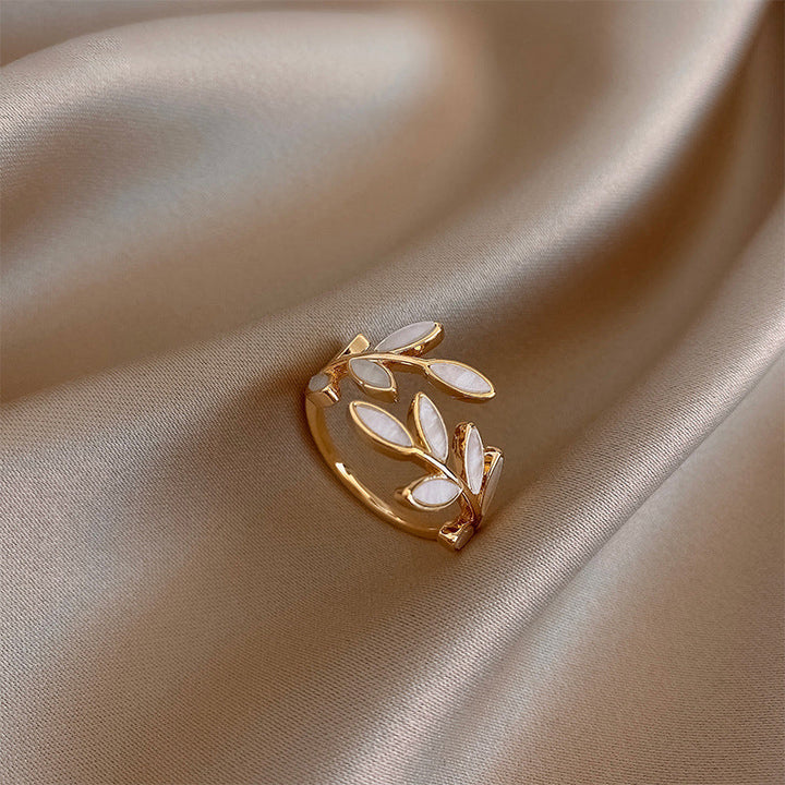 ANGEL | ELEGANT WHITE OPAL RING