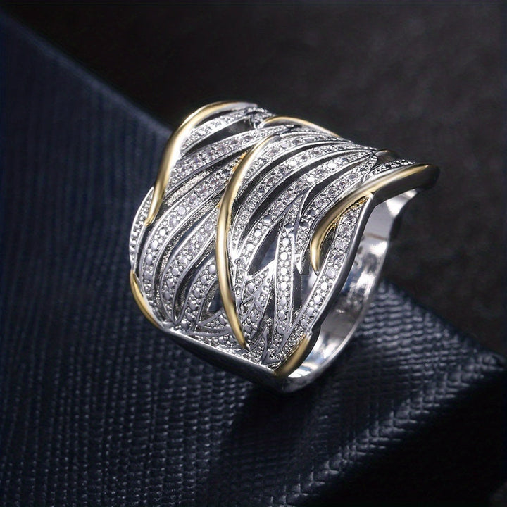 MISTY | STYLISH TWISTED RING