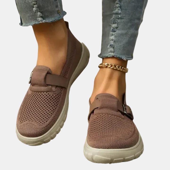 Brown / 11