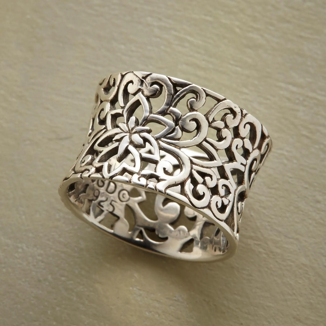 WILLOW | TIMELESS HOLLOW RING