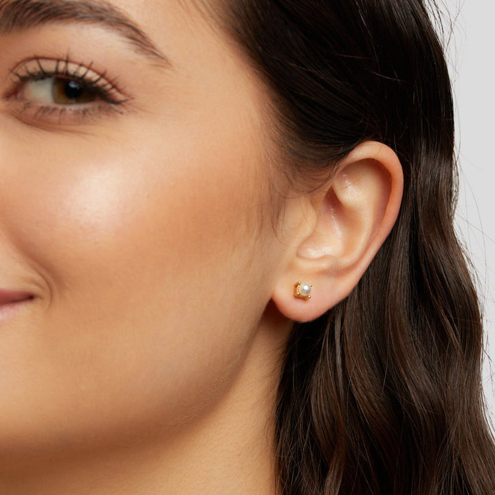 REBB | STYLISH PEARL STUD EARRINGS