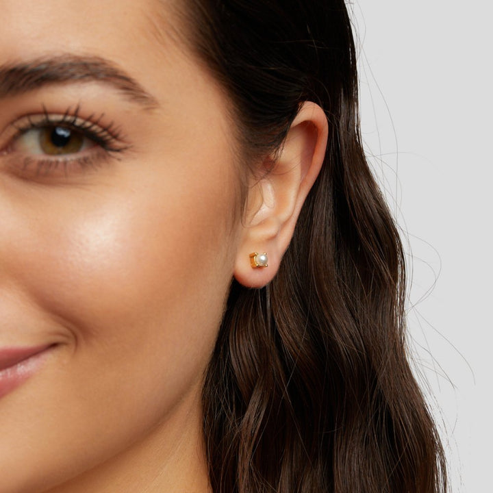 REBB | STYLISH PEARL STUD EARRINGS
